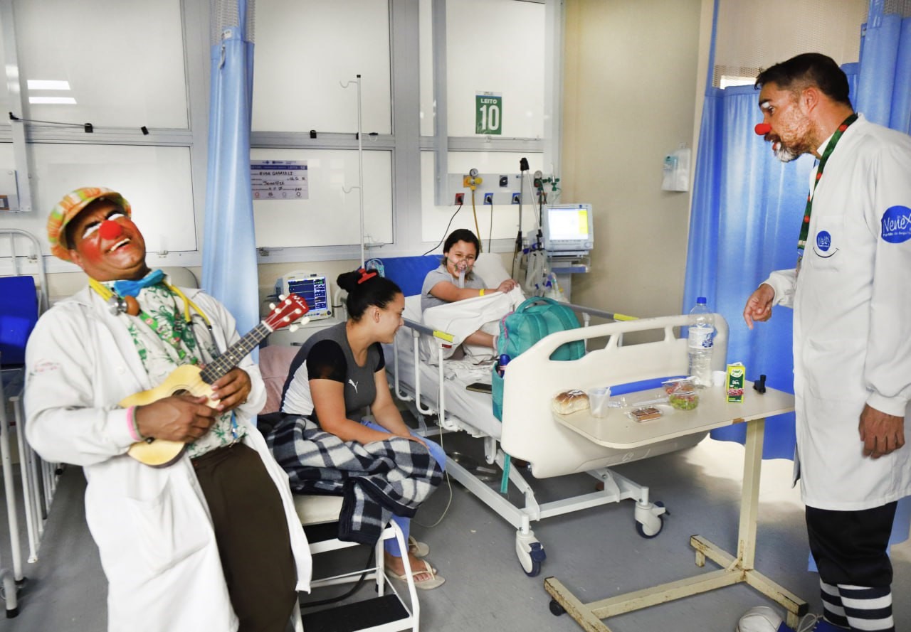 Em Diadema, voluntários transformam rotina hospitalar com humor e acolhimento