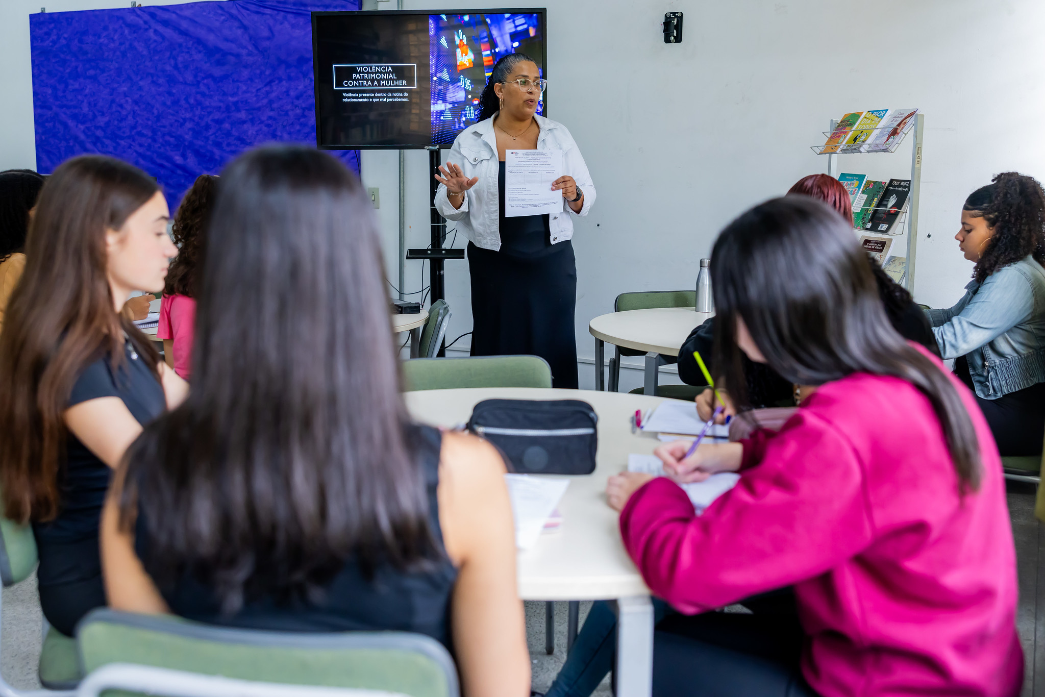 ABC: Professora de São Bernardo do Campo cria aula para empoderar alunas contra violência financeira
