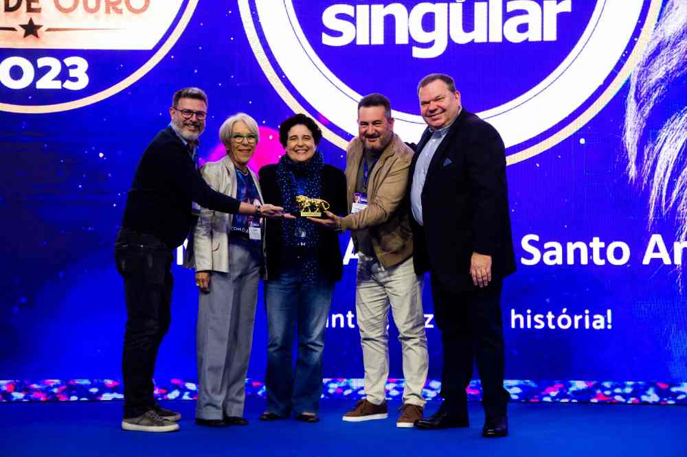 Os supervisores Caio Zampol e Marcel Xavier de Souza, com os representantes do Sistema Anglo, Leila Renzi, Tania Fontolan e Paulo Moraes