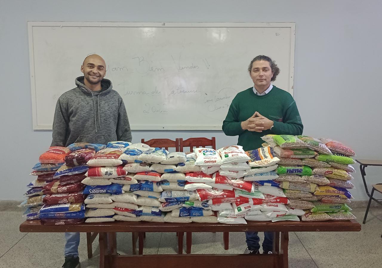 Padre Clemilson Teodoro recebeu os donativos na Paróquia. (Fonte: Fundo Social/RP)