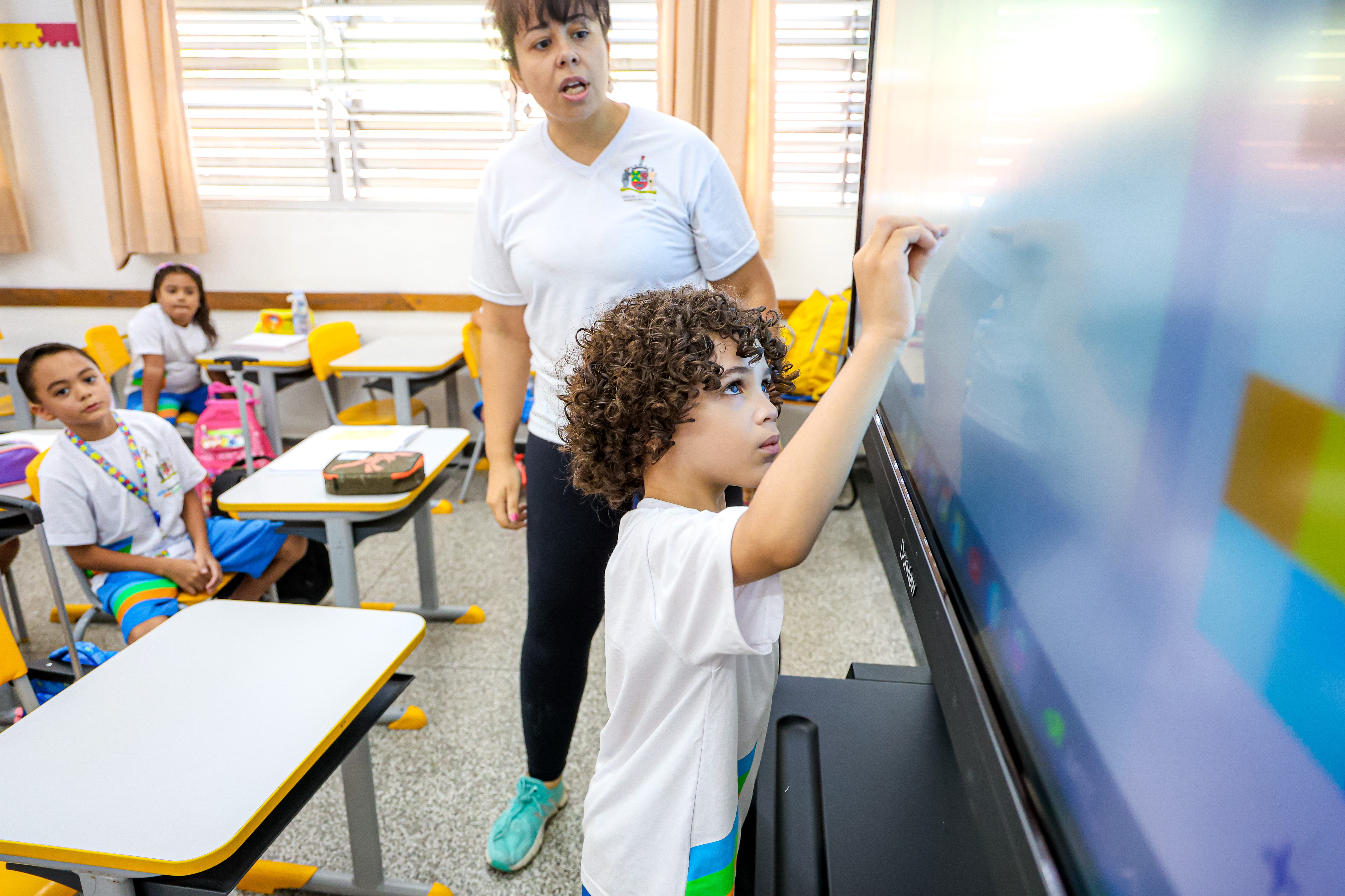 No Dia do Estudante, São Bernardo celebra avanços na Educação e salto de EMEBs no Ideb