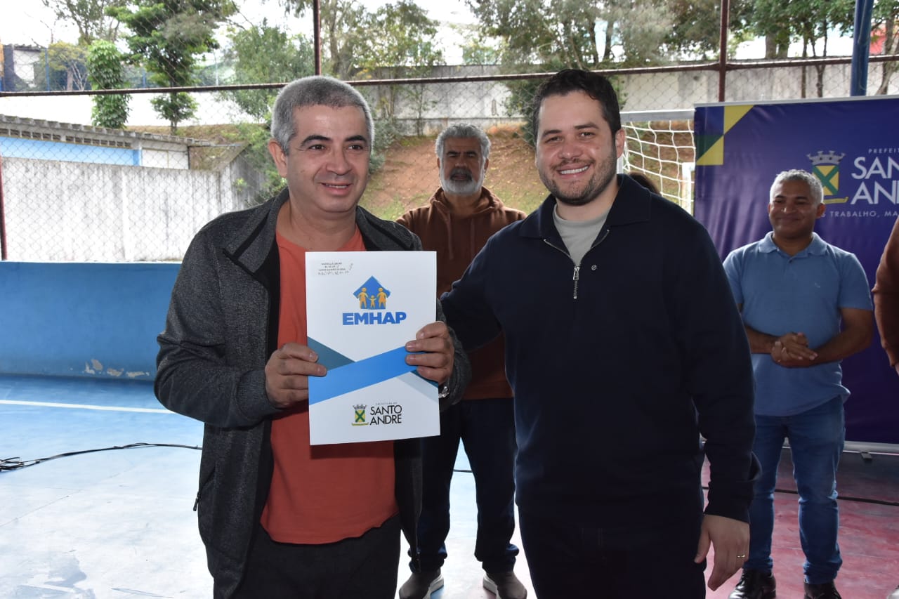 Santo André finaliza entrega de matrículas do Conjunto Habitacional Prestes Maia