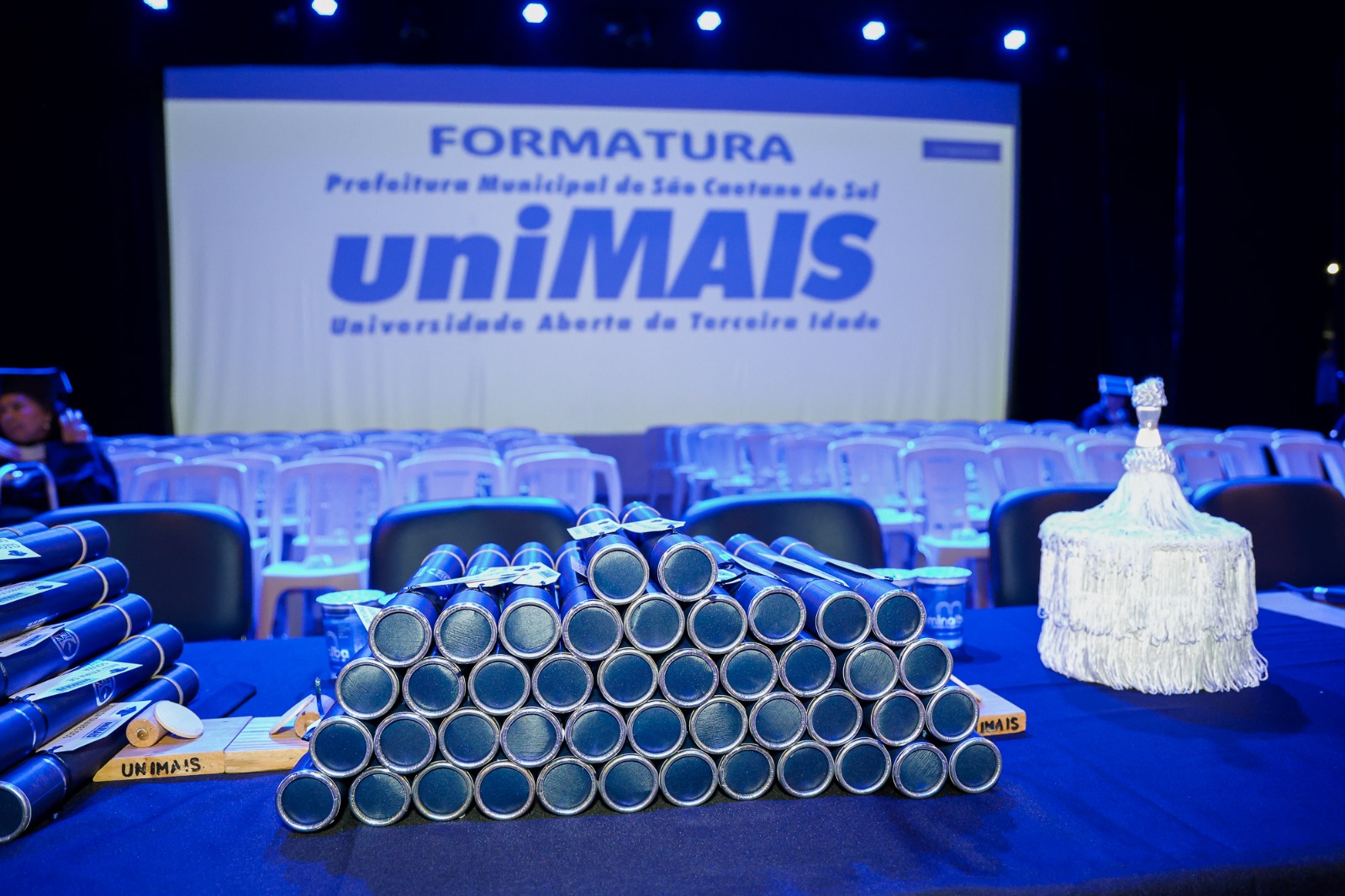 UniMais forma mais de 100 alunos em cerimônia no Teatro Paulo Machado, em São Caetano