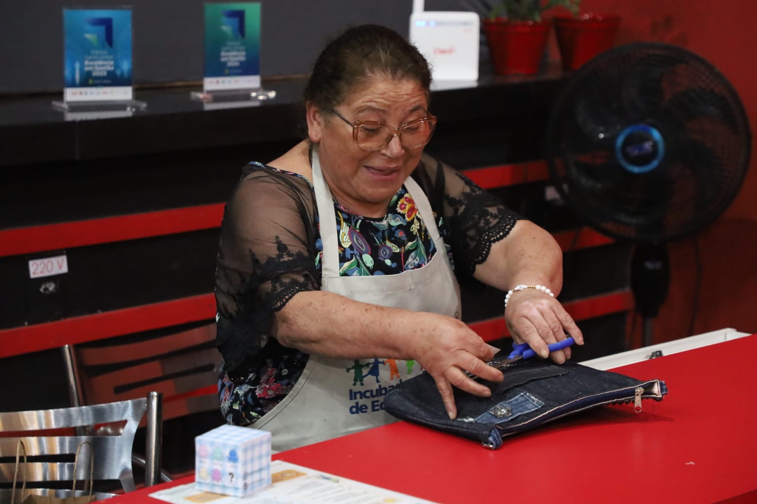 Loja da Incubadora Pública de Economia Solidária completa uma década no Atrium Shopping