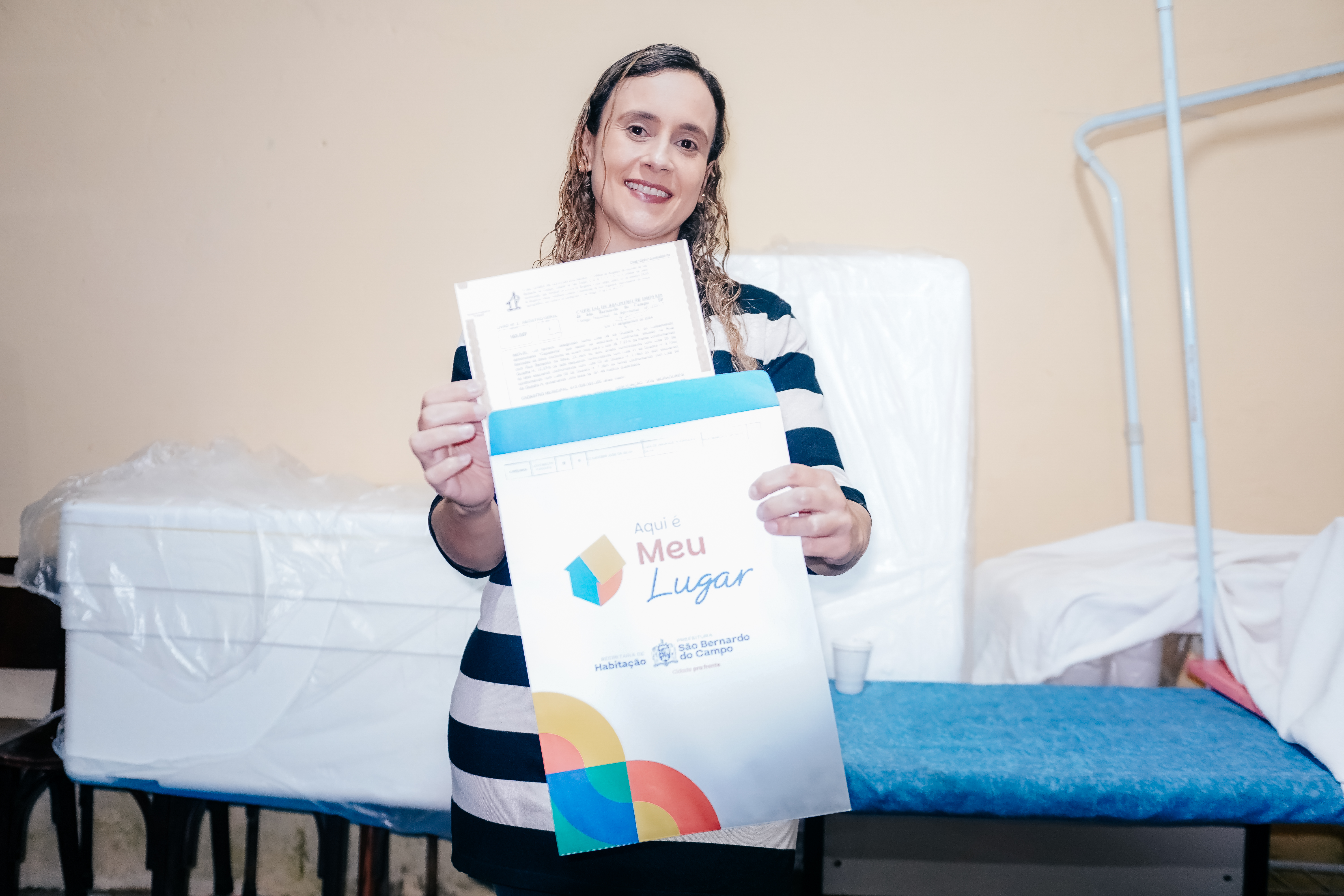 Sonho realizado: moradores do Capelinha, em São Bernardo, recebem escritura após 40 anos de espera