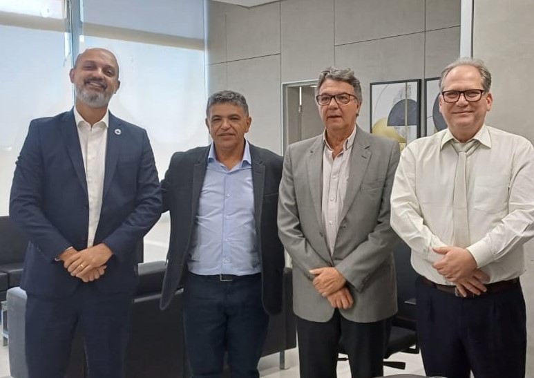 Da esquerda para direita: Nilton Pereira Junior (diretor do Departamento de Atenção Hospitalar, Domiciliar e de Urgência do MS), Zé Antônio (secretário municipal de Diadema), Helvecio Miranda Magalhães Junior (secretário de Atenção Especializada à Saúde do MS) e Carlos Amilcar Salgado (diretor do Departamento de Regulação Assistencial e Controle do MS)