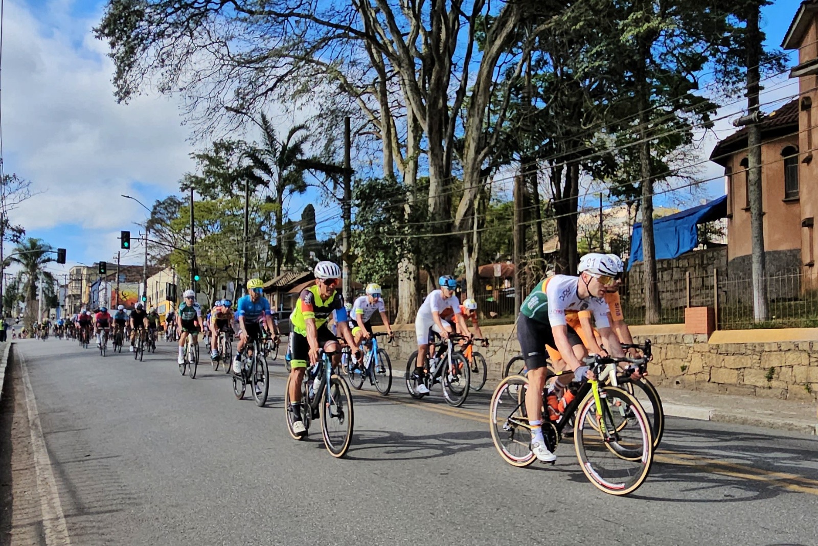 Trânsito será interditado em ruas de Ribeirão Pires neste domingo (13) para passagem da 27ª Volta Ciclística Internacional do ABC