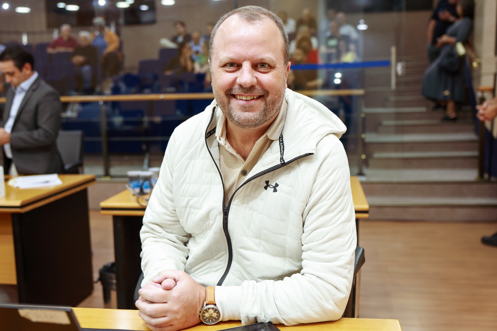 Beto Vidoski apresenta regulamentação para recarga de veículos elétricos em garagens de São Caetano