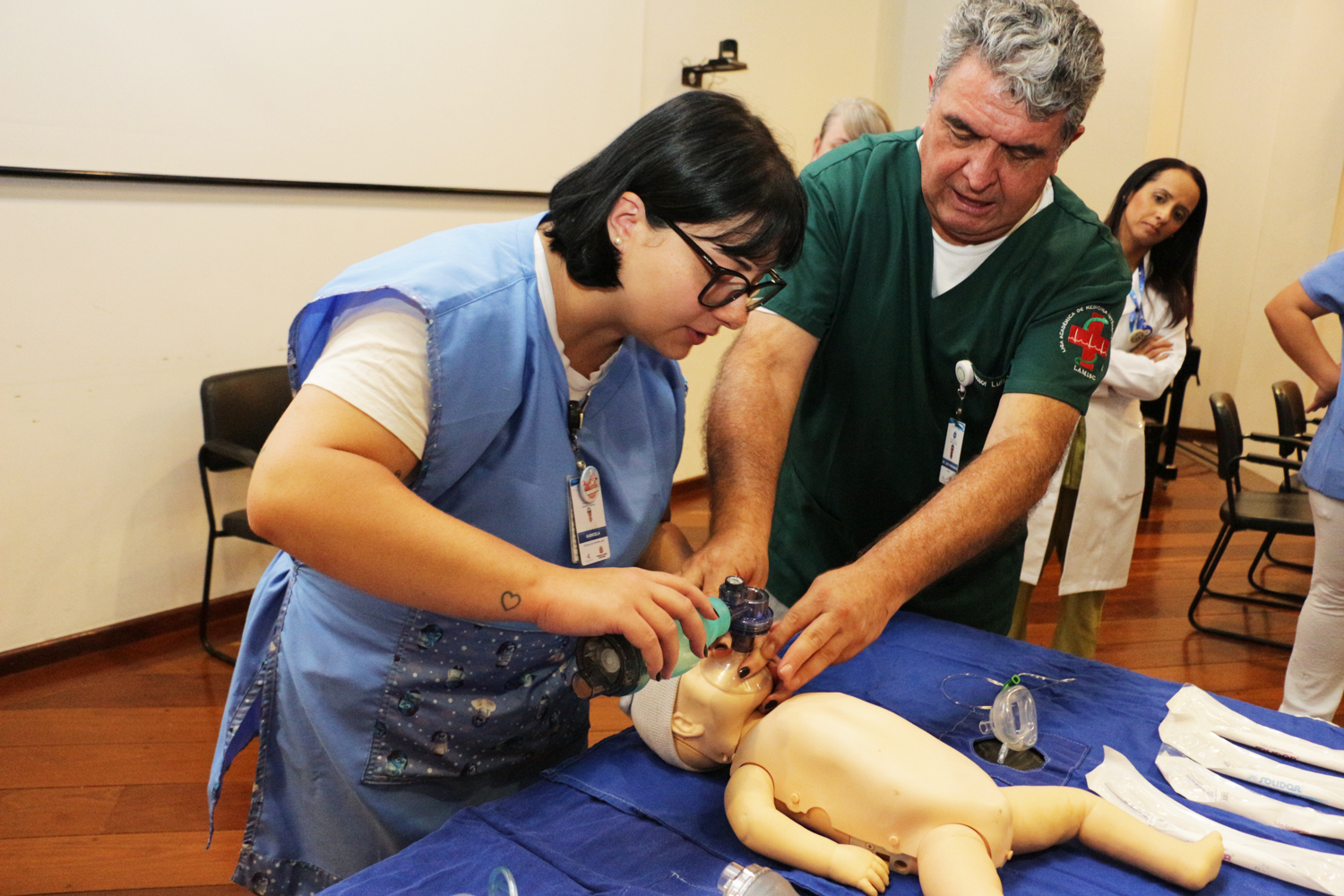 Hospital Mário Covas organiza treinamento de reanimação cardiopulmonar para recém-nascidos